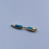 ORECCHINO PASTELLO NEL BLU DIPINTO DI BLU